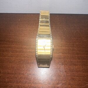 Vintage Seiko Watch Women 13mm‎ Gold Tone Petite 2E20-6311 New Battery